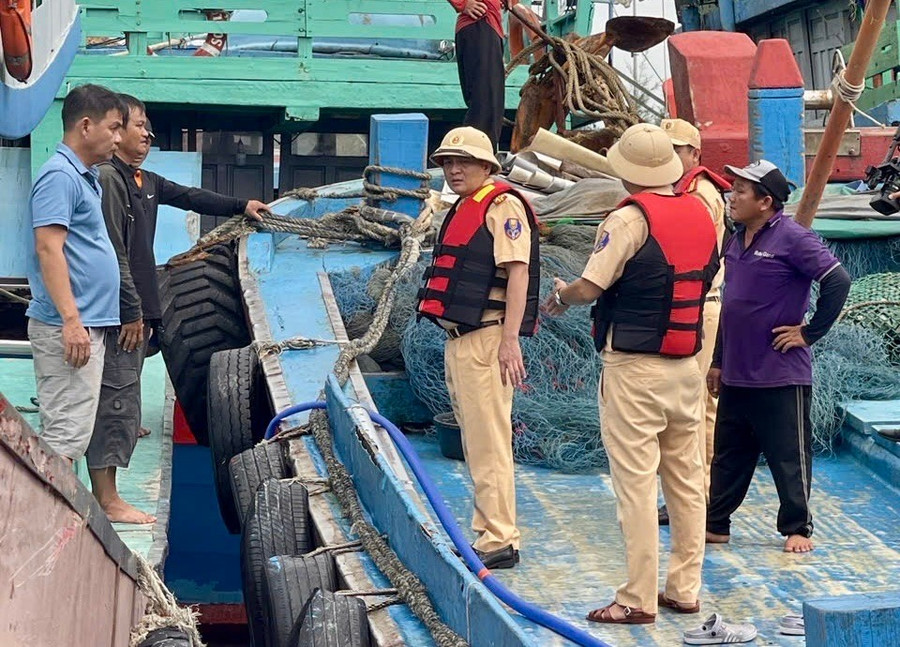 Gia Lai trắng đêm di dời dân, kích hoạt kịch bản ứng phó bão số 13 Kalmaegicấp 5 - Ảnh 2.