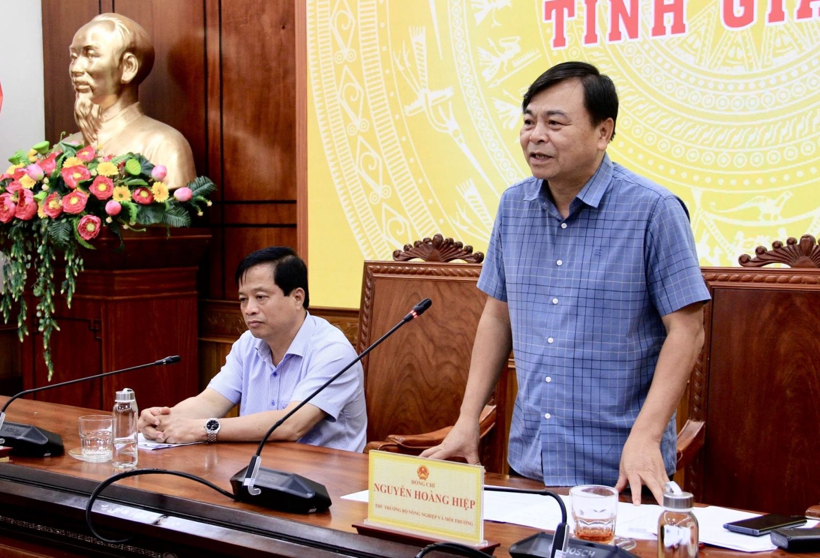 Gia Lai trắng đêm di dời dân, kích hoạt kịch bản ứng phó bão số 13 Kalmaegicấp 5 - Ảnh 5.