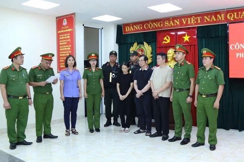 Từ lô mỹ phẩm giả bị tiêu hủy đến ngày vướng lao lý của chồng Đoàn Di Băng - 4