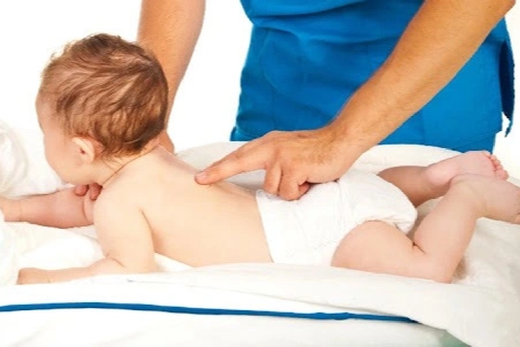 Loạt phản xạ cực đáng yêu ở trẻ sơ sinh cha mẹ sẽ tiếc nuối nếu bỏ lỡ - 2