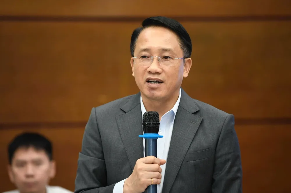 Phó Cục trưởng Cục Thuế cam kết đơn vị này sẽ đồng hành cùng hộ kinh doanh giảm gánh nặng thủ tục. phó cục trưởng cục thuế Mai Sơn.jpg