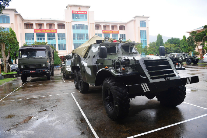 Xe thiết giáp tập kết tại Bộ Chỉ huy quân sự tỉnh Gia Lai, sáng 6/11. Ảnh: Thanh Tùng