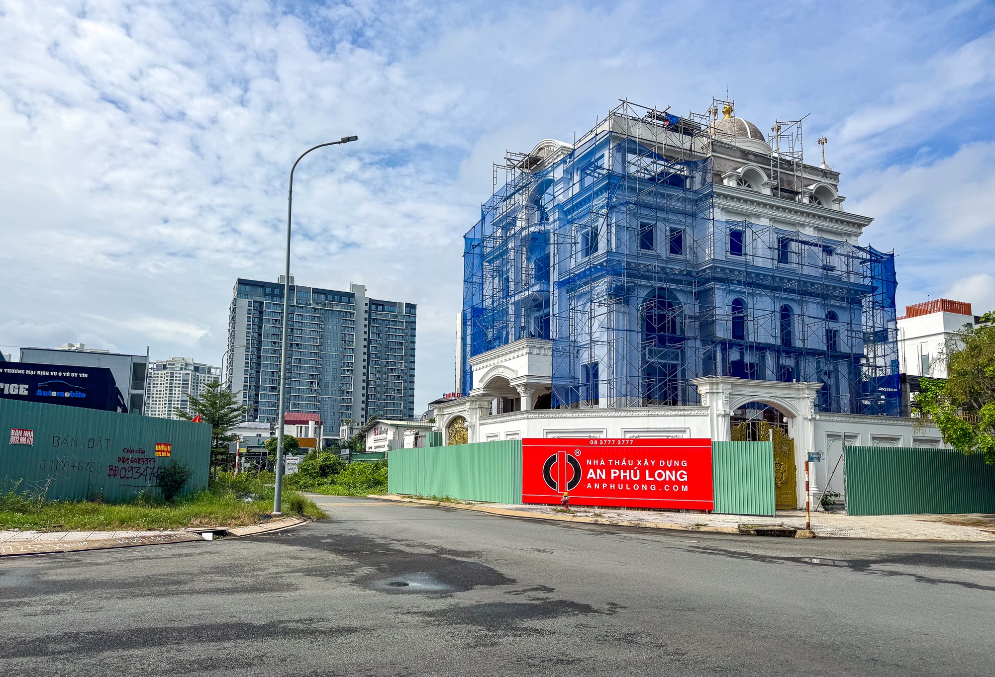 Bất động sản của các nghệ sĩ Việt: Hà Anh Tuấn có duplex trăm tỷ, Đặng Thu Thảo ở biệt thự quận 1, Lý Nhã Kỳ sở hữu cả một lâu đài- Ảnh 9.