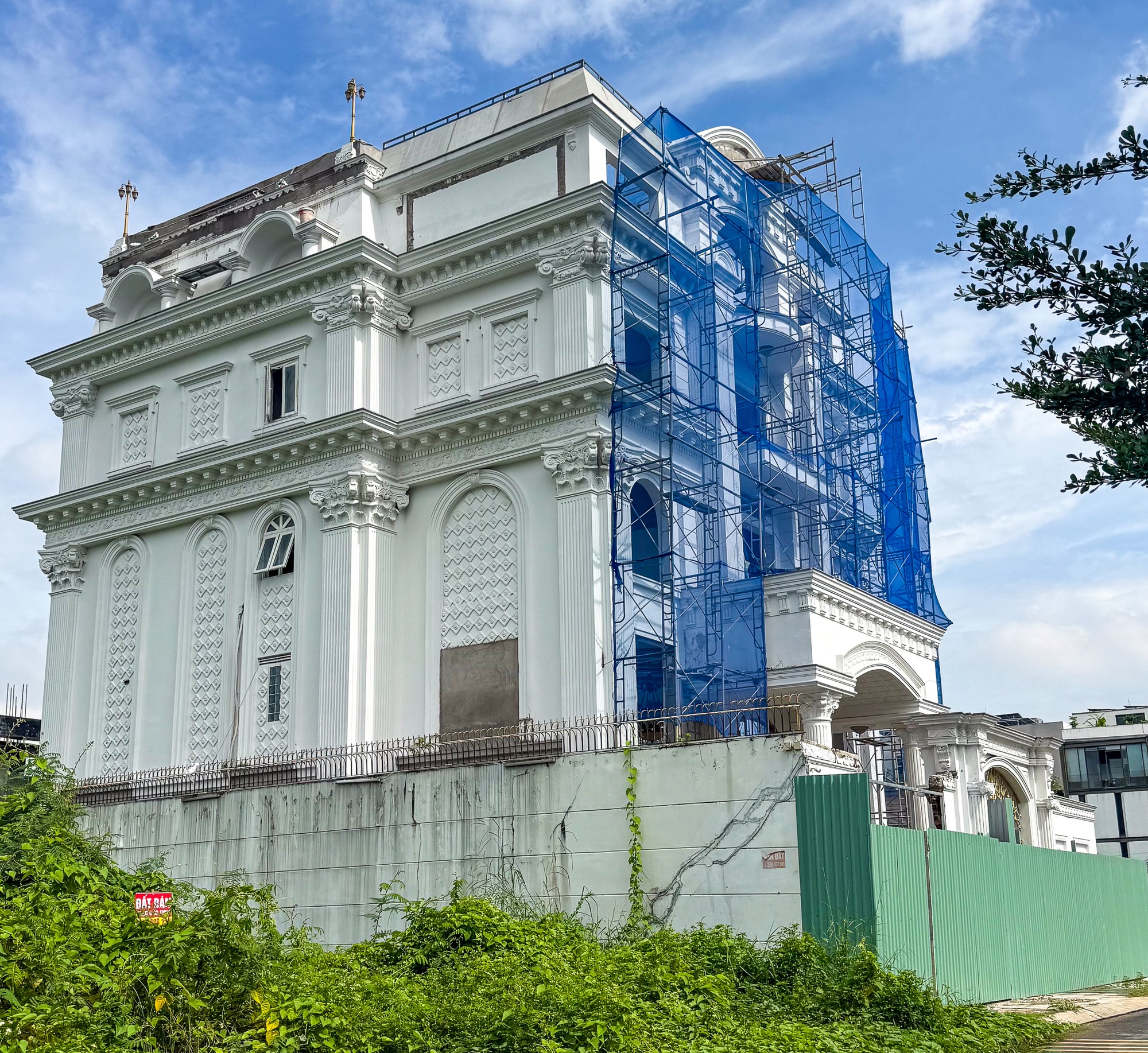 Bất động sản của các nghệ sĩ Việt: Hà Anh Tuấn có duplex trăm tỷ, Đặng Thu Thảo ở biệt thự quận 1, Lý Nhã Kỳ sở hữu cả một lâu đài- Ảnh 15.