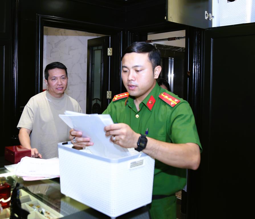 Toàn cảnh lùm xùm mỹ phẩm khiến chồng Đoàn Di Băng bị bắt - Ảnh 3.