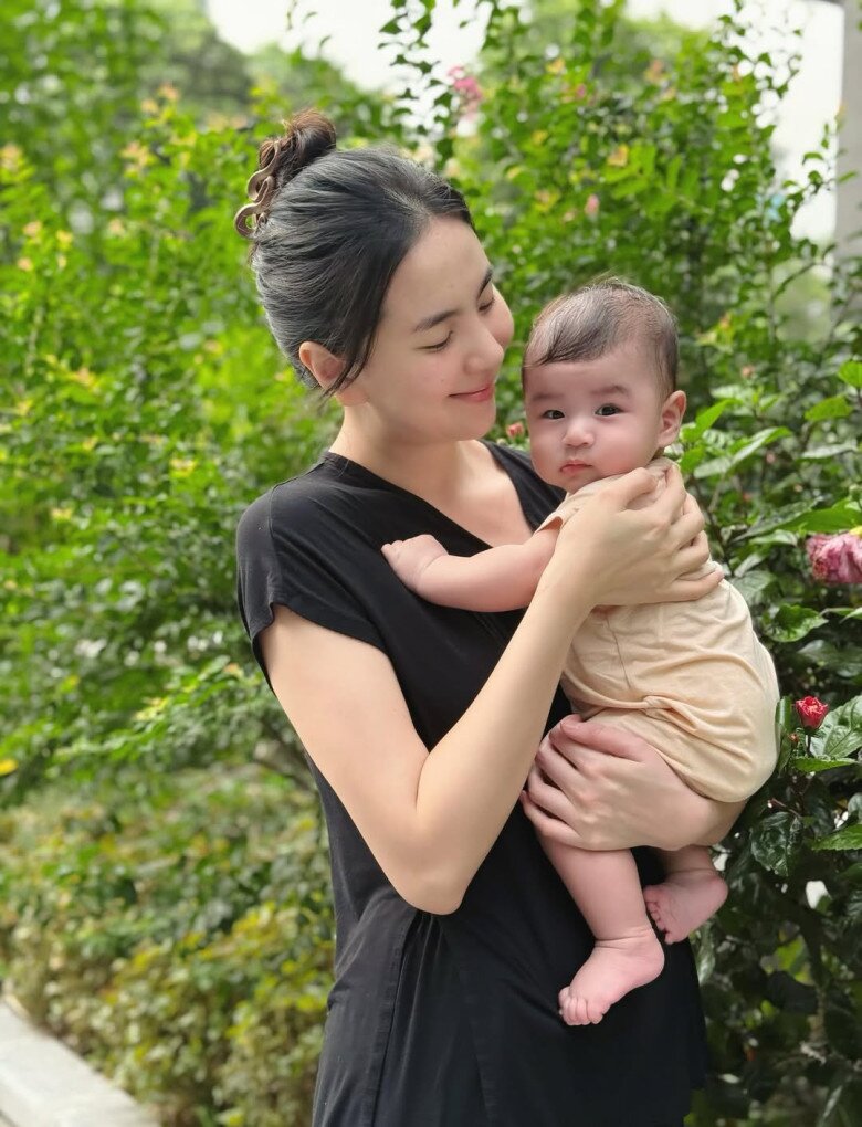 Mai Ngọc được khen ngợi nuôi con khoa học, thông thái.