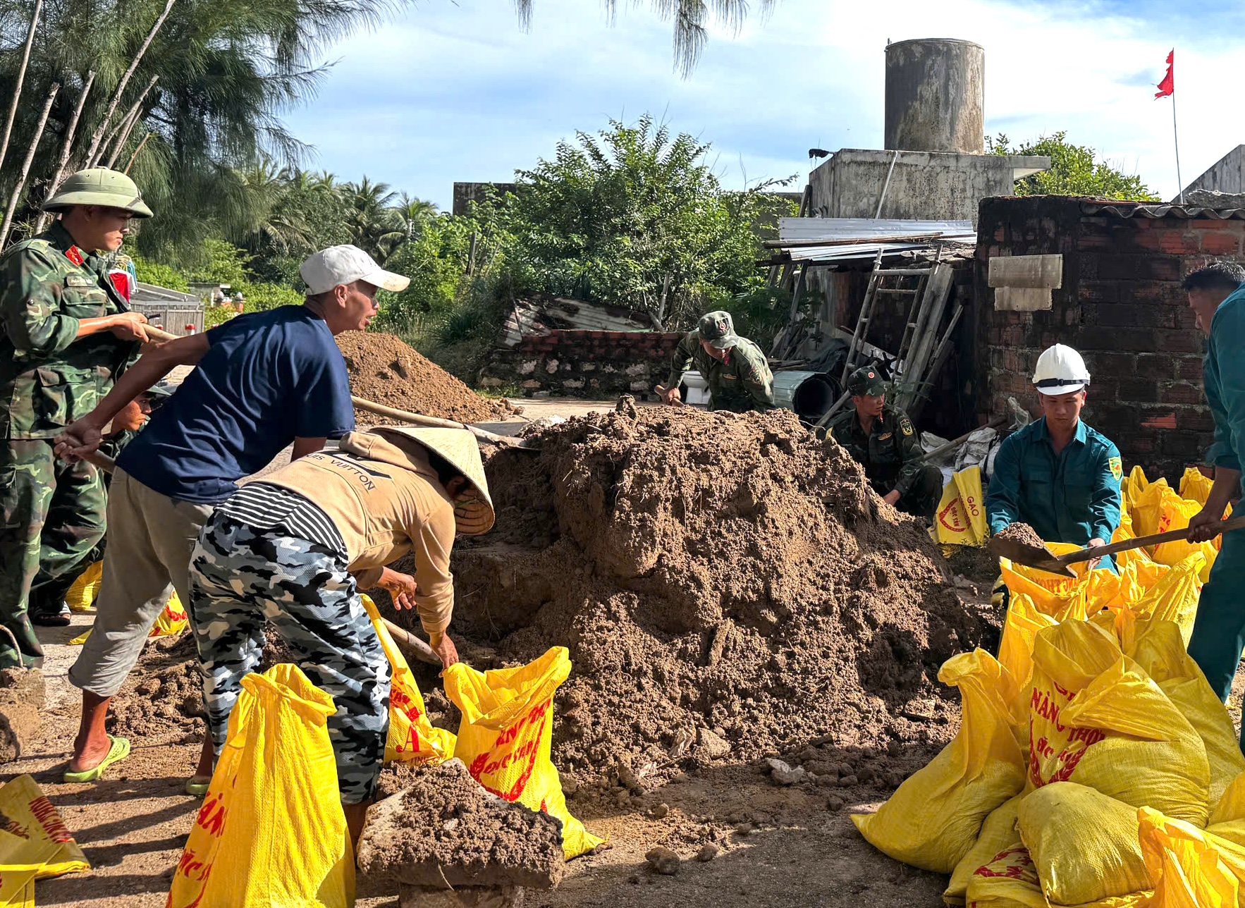 Phó thủ tướng Trần Hồng Hà chỉ đạo ứng phó bão số 13 Kalmeagi tại gia Lai - Ảnh 6.