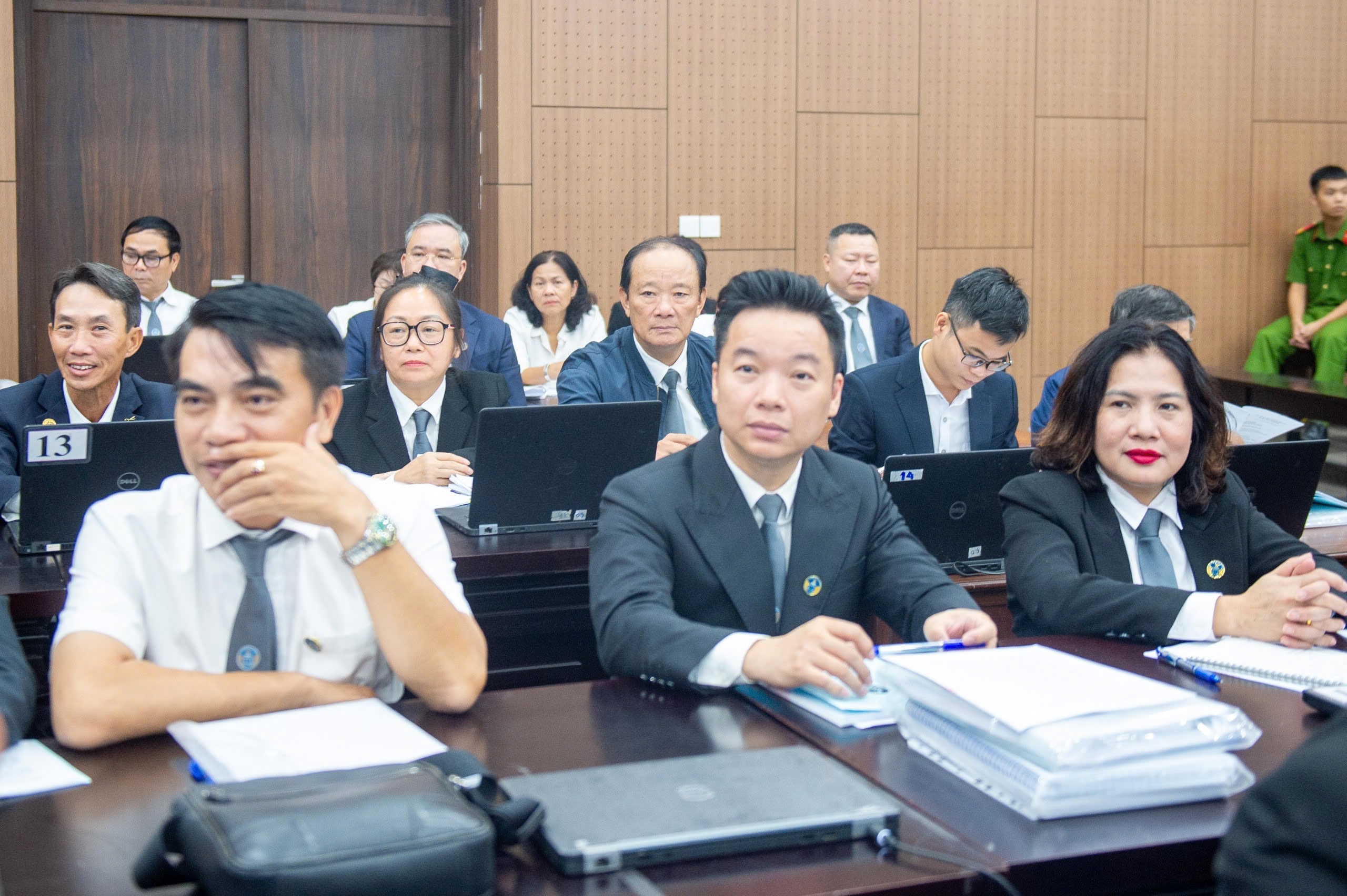 Luật sư xin giảm án cho bị cáo Nguyễn Quốc Khánh trong vụ án đánh bạc tại King Club - Ảnh 2. Luật sư xin giảm án cho bị cáo Nguyễn Quốc Khánh trong vụ án đánh bạc tại King Club - Ảnh 2.