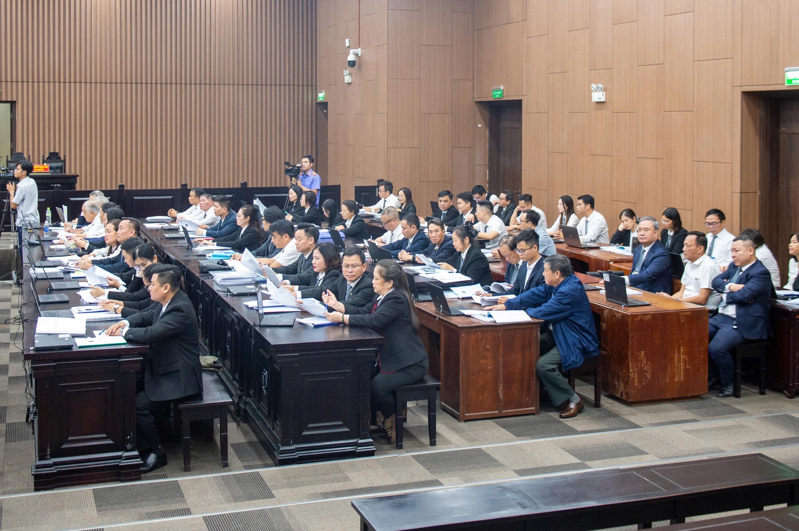 Luật sư xin giảm án cho bị cáo Nguyễn Quốc Khánh trong vụ án đánh bạc tại King Club - Ảnh 3. Luật sư xin giảm án cho bị cáo Nguyễn Quốc Khánh trong vụ án đánh bạc tại King Club - Ảnh 3.