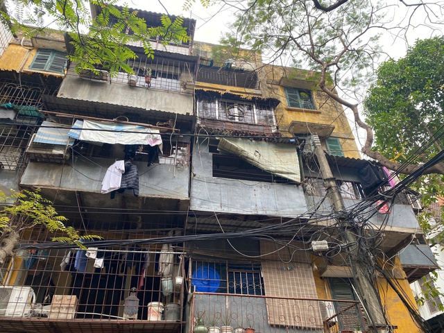 Hà Nội có gần 2.000 chung cư cũ 'xuống cấp mỗi ngày’- Ảnh 2.