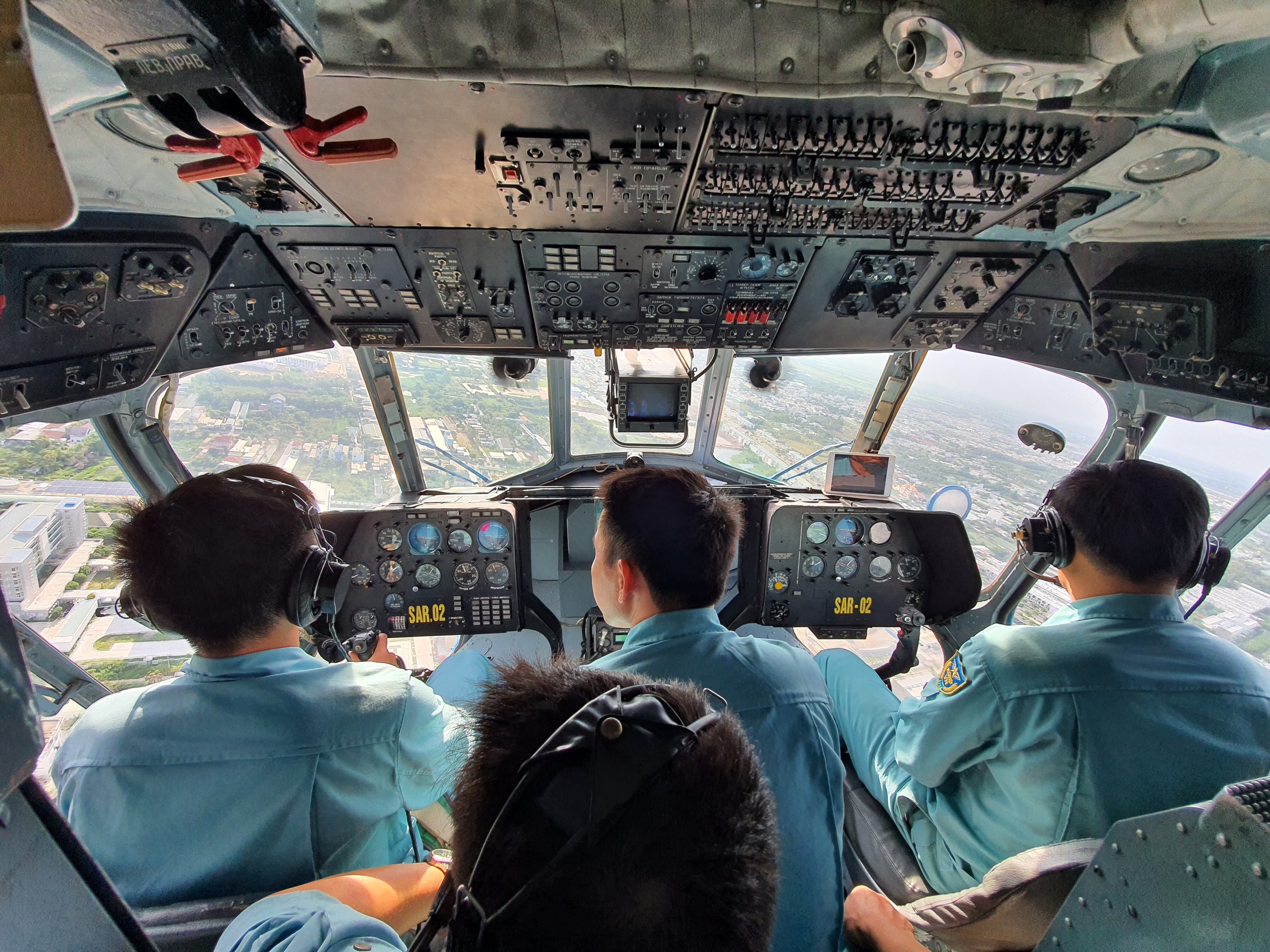 Trực thăng quân sự luyện tập bay treo cứu người tại Rạch Giá- Ảnh 3.