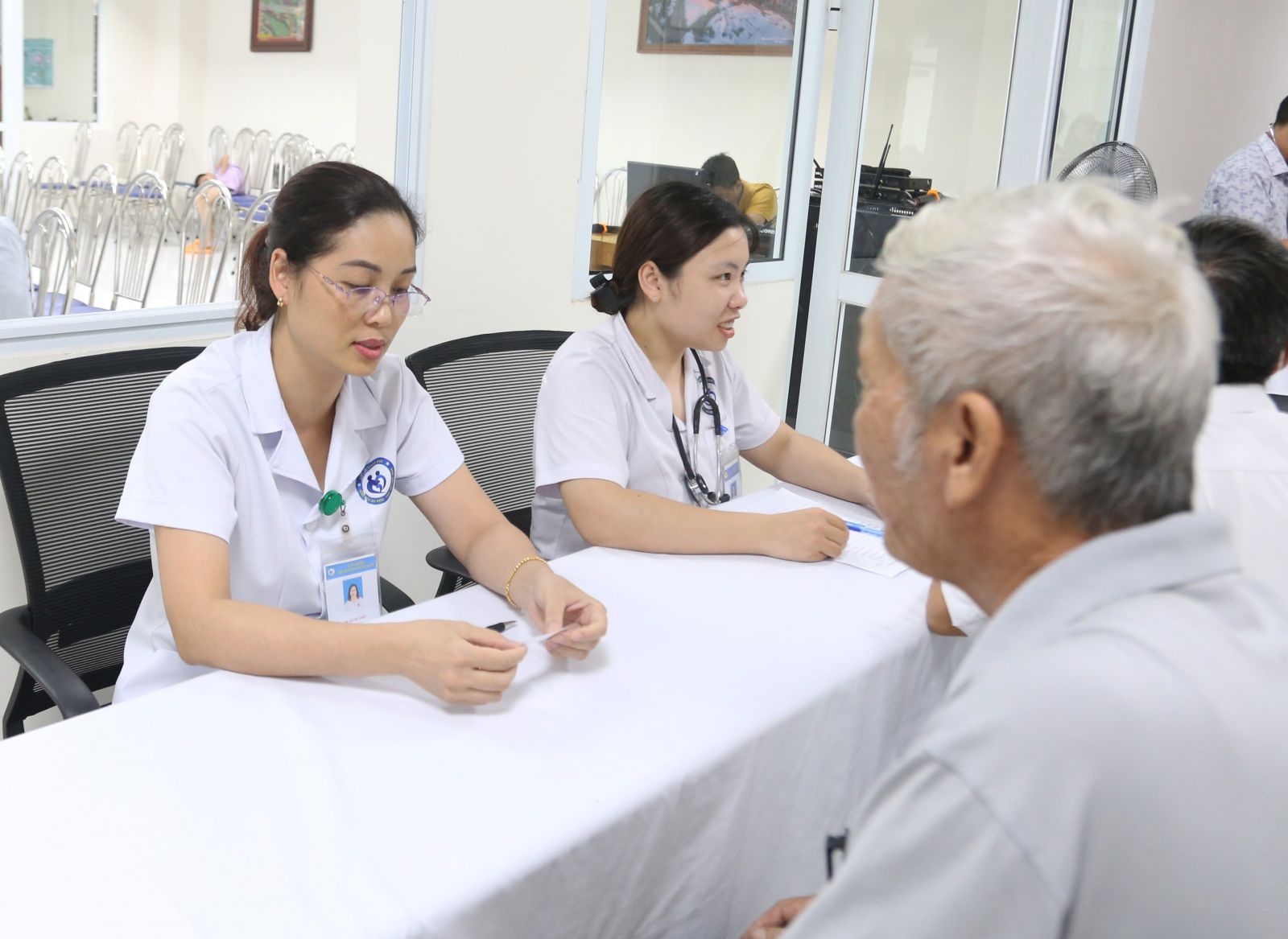 Phòng bệnh từ sớm , đầu tư cho tương lai và sức khỏe cộng đồng - Ảnh 3.