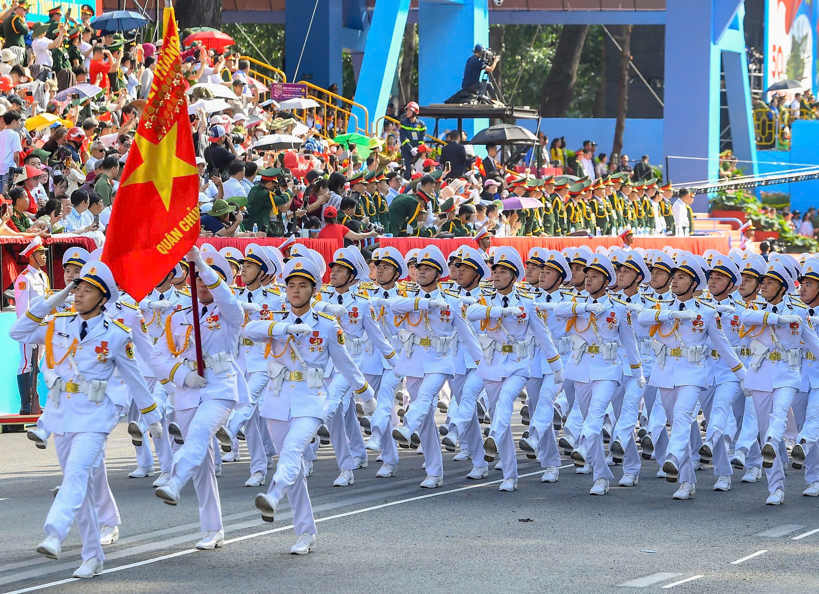 KỶ NIỆM 70 NĂM NGÀY THÀNH LẬP HẢI QUÂN NHÂN DÂN VIỆT NAM (7.5.1955 - 7.5.2025):  Lời thề giữa trùng khơi - Ảnh 2.