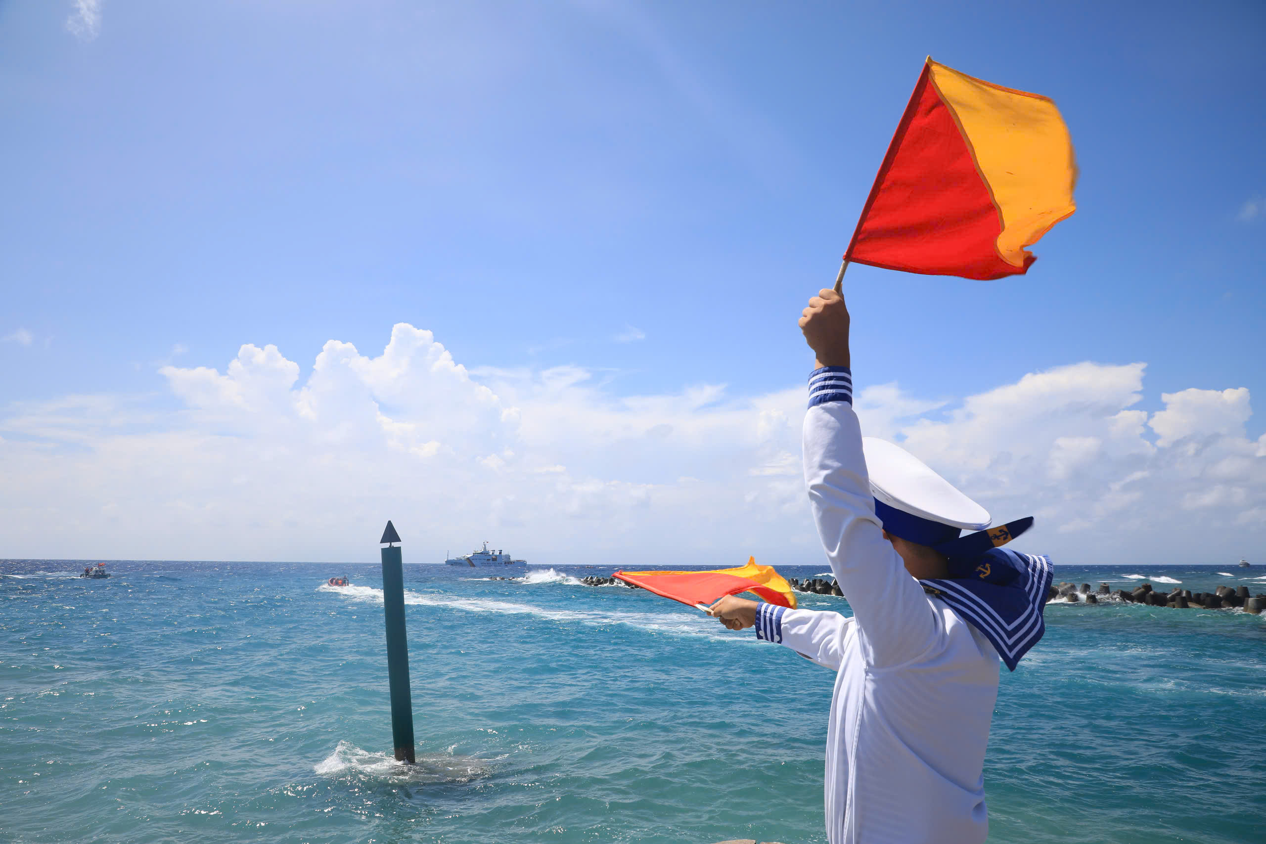 KỶ NIỆM 70 NĂM NGÀY THÀNH LẬP HẢI QUÂN NHÂN DÂN VIỆT NAM (7.5.1955 - 7.5.2025):  Lời thề giữa trùng khơi - Ảnh 3.