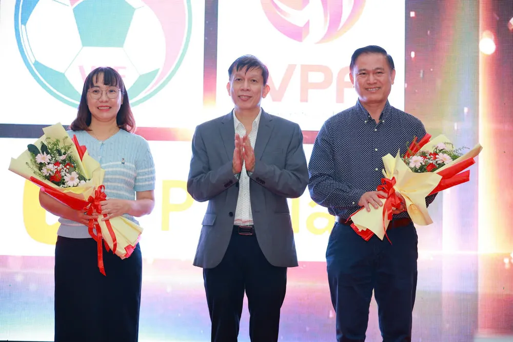 tuoi-30-ruc-ro-cua-qua-bong-vang-viet-nam (2).jpg