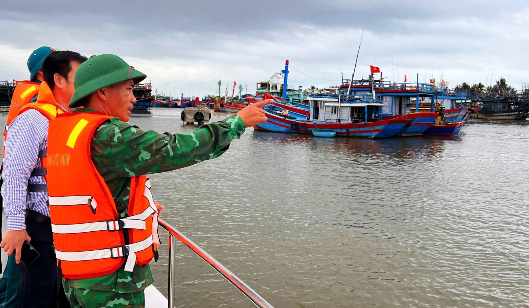 Bộ đội biên phòng TP.Đà Nẵng tổng lực ứng phó bão Kalmaegi - Ảnh 10.