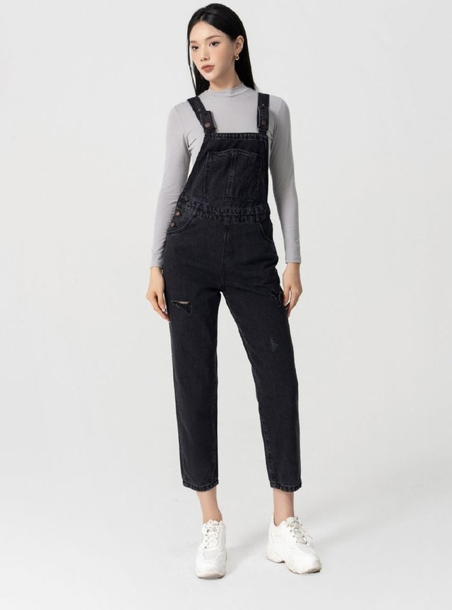 Quay lại thanh xuân rực rỡ với những chiếc quần yếm năng động- Ảnh 2.