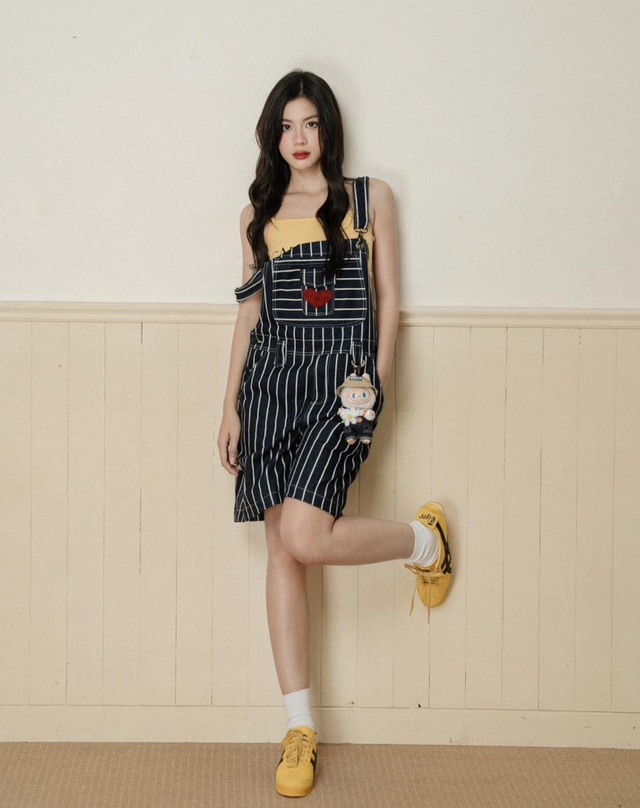 Quay lại thanh xuân rực rỡ với những chiếc quần yếm năng động- Ảnh 7.