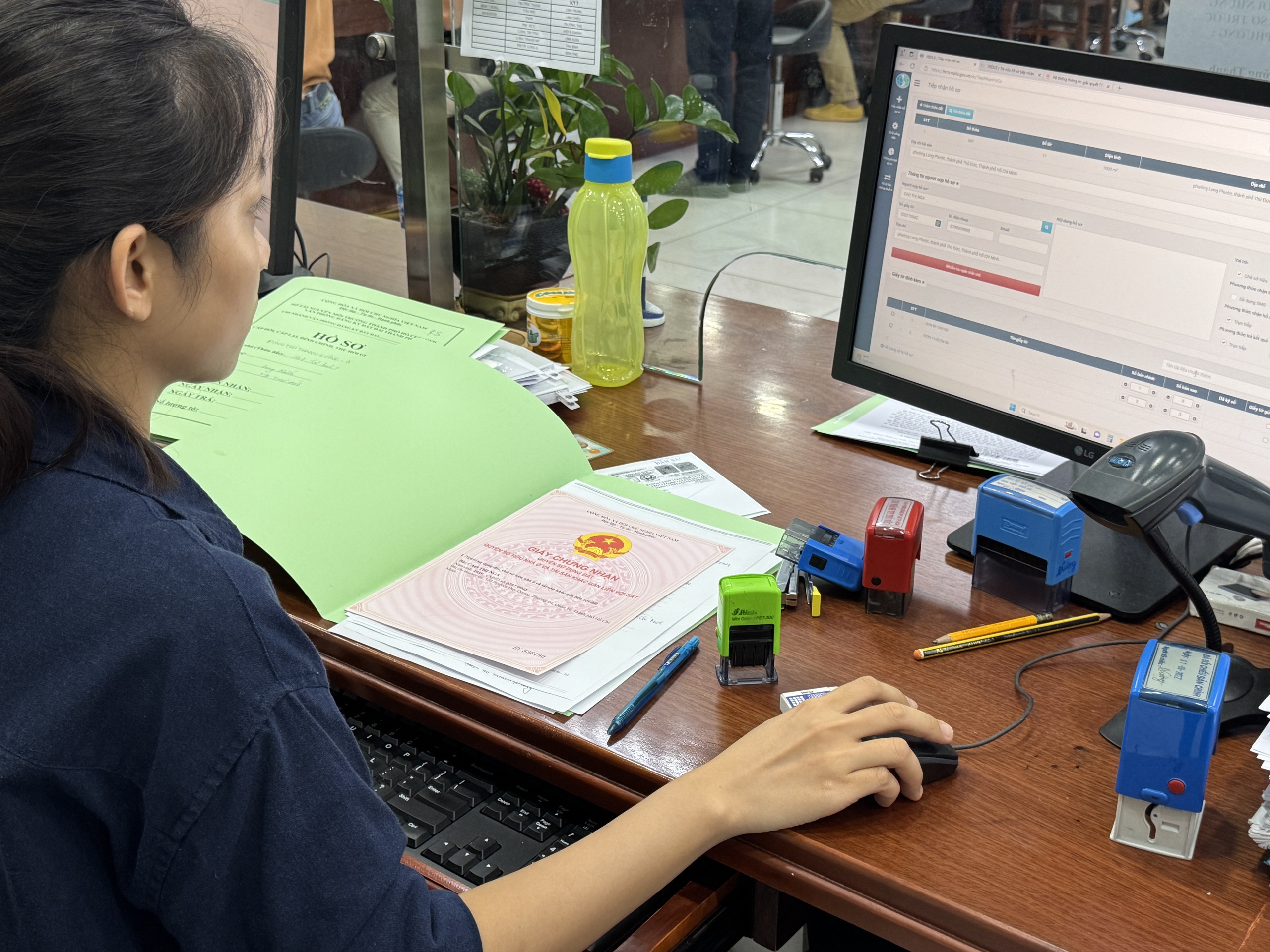 Giá đất tăng sốc sẽ gây ra các rủi ro cho người dân- Ảnh 2.