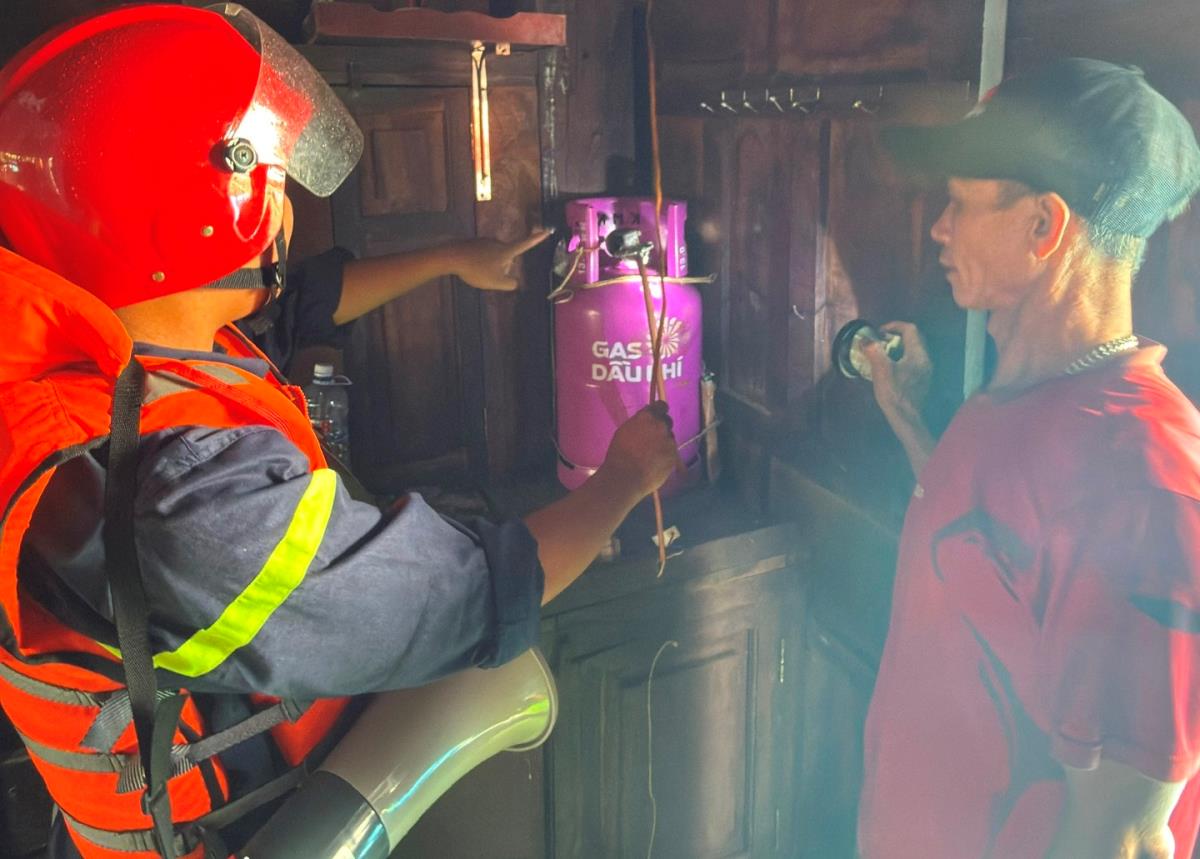 Đà Nẵng: Sơ tán dân, chốt chặn bán đảo Sơn Trà 'chạy đua' trước bão Kalmaegi - Ảnh 7.