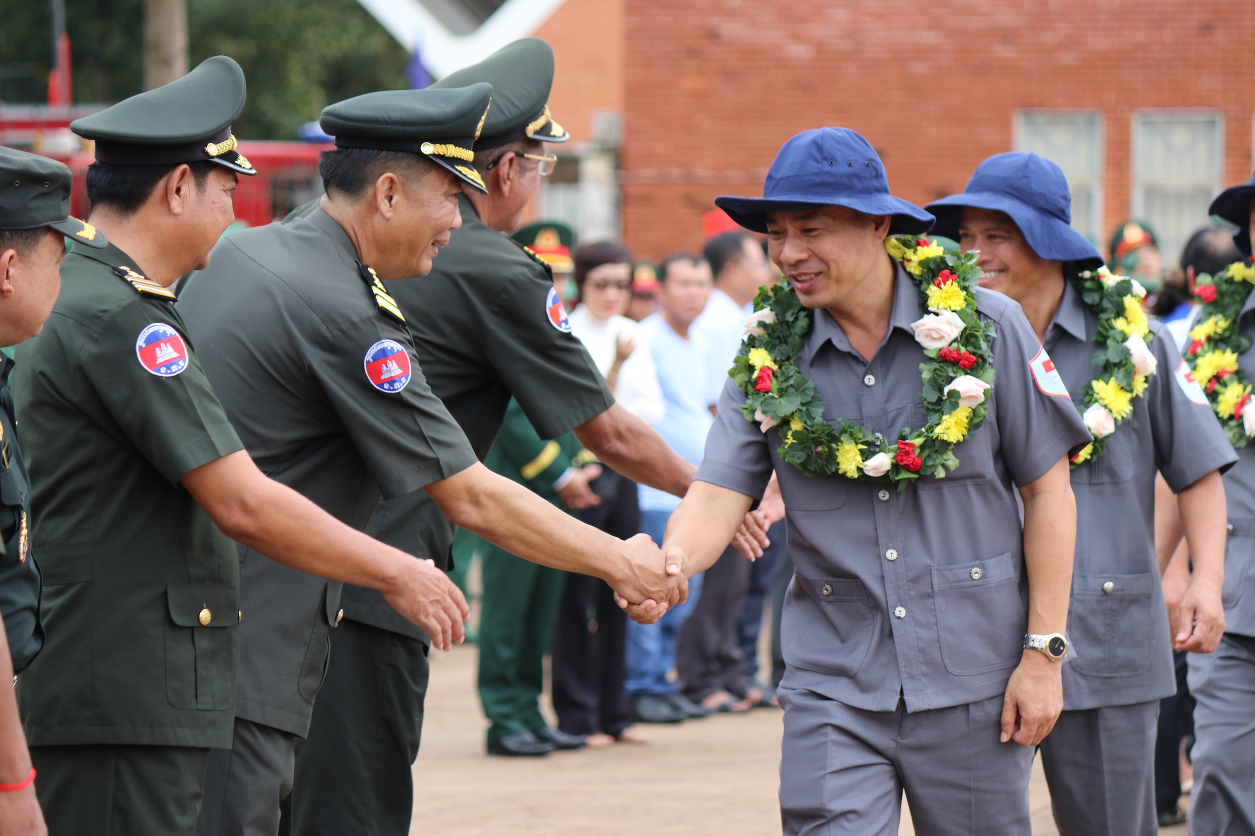 Quân khu 7 tổ chức lễ xuất quân làm nhiệm vụ tìm kiếm, quy tập hài cốt liệt sĩ tại Campuchia - Ảnh 15.