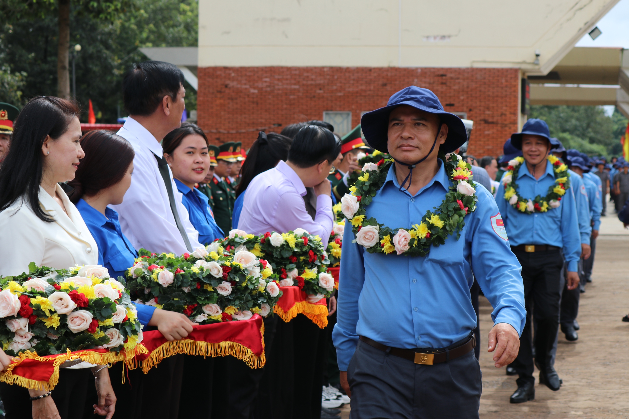 Quân khu 7 tổ chức lễ xuất quân làm nhiệm vụ tìm kiếm, quy tập hài cốt liệt sĩ tại Campuchia - Ảnh 17.
