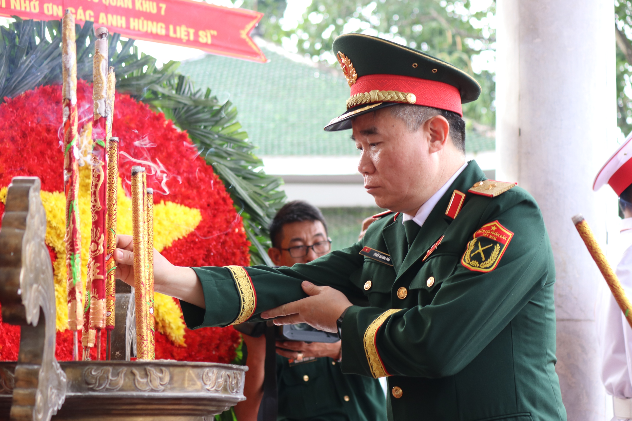 Quân khu 7 tổ chức lễ xuất quân làm nhiệm vụ tìm kiếm, quy tập hài cốt liệt sĩ tại Campuchia - Ảnh 23.