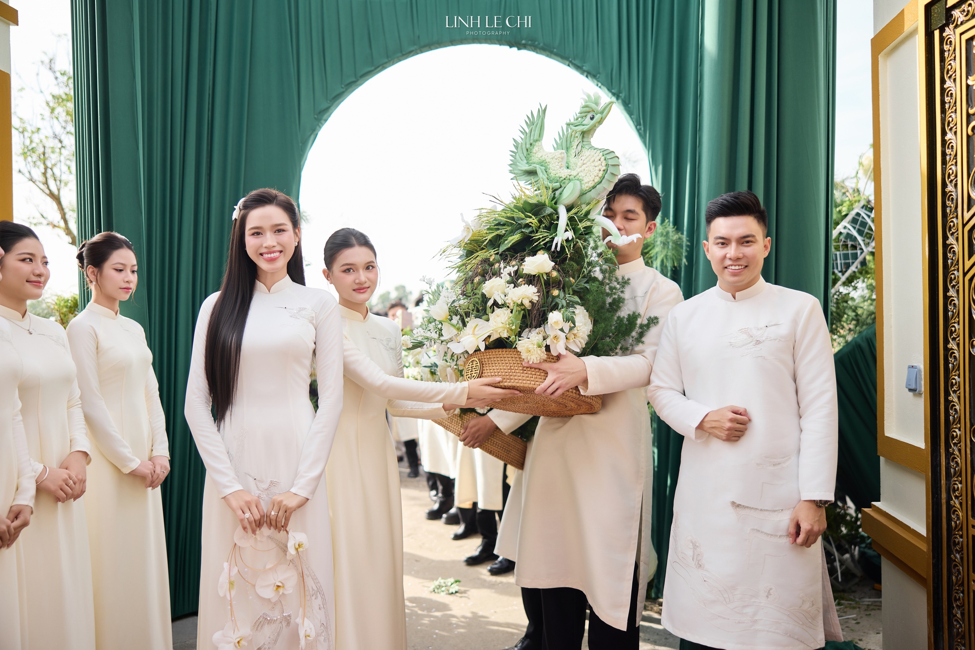 Ý nghĩa sâu xa ẩn sau chiếc áo dài cưới của Hoa hậu Đỗ Hà- Ảnh 6.