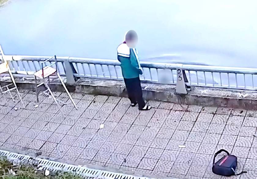 Vụ nam sinh dùng dao tấn công bạn rồi đẩy xuống hồ: Công an xác định có dấu hiệu của tội phạm giết người- Ảnh 3. Vụ nam sinh dùng dao tấn công bạn rồi đẩy xuống hồ: Công an xác định có dấu hiệu của tội phạm giết người- Ảnh 3.