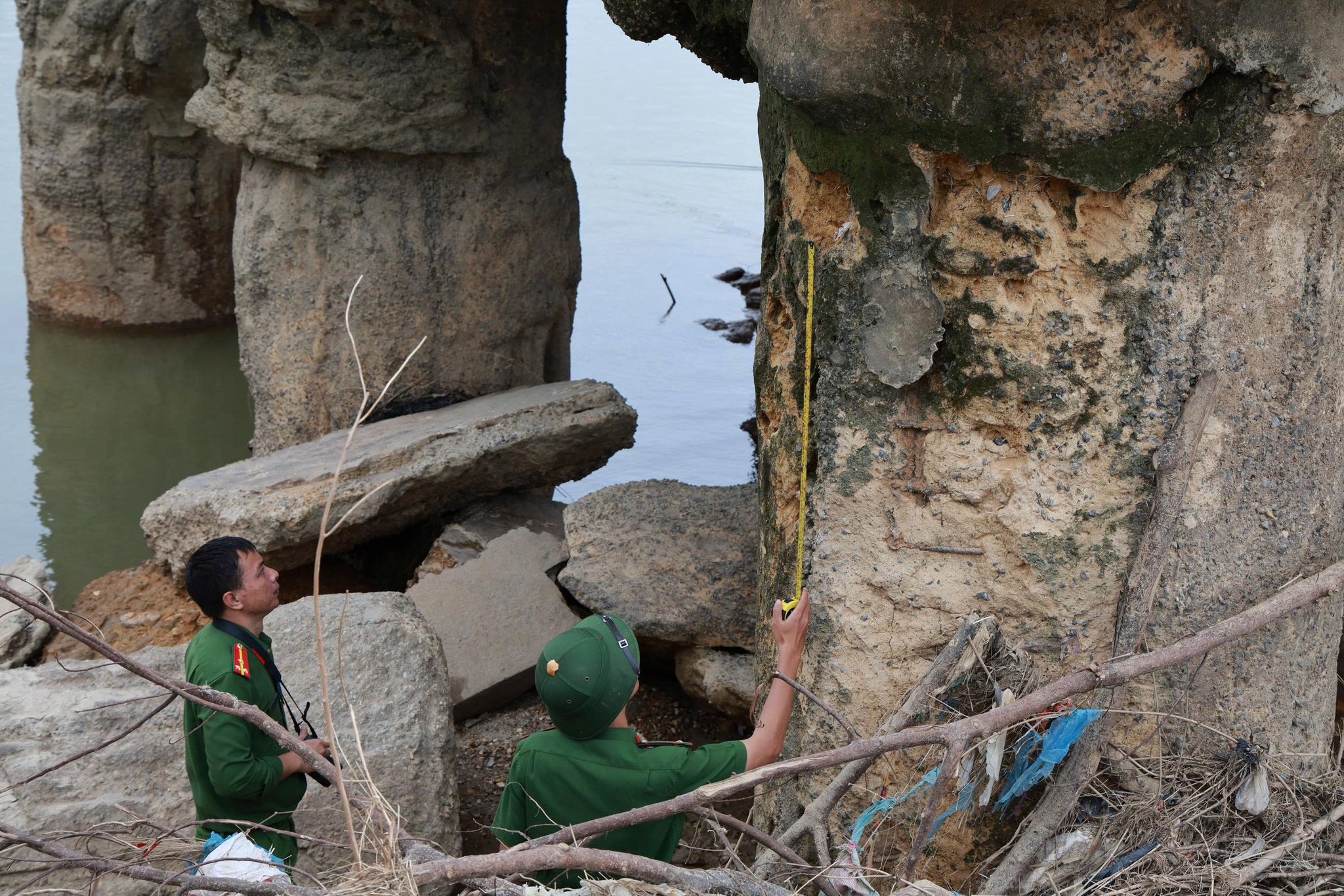 Tỉnh Phú Thọ chỉ đạo 'nóng' vụ cầu Sông Lô 'trơ móng, lộ cốt thép rỉ sét' - Ảnh 3.