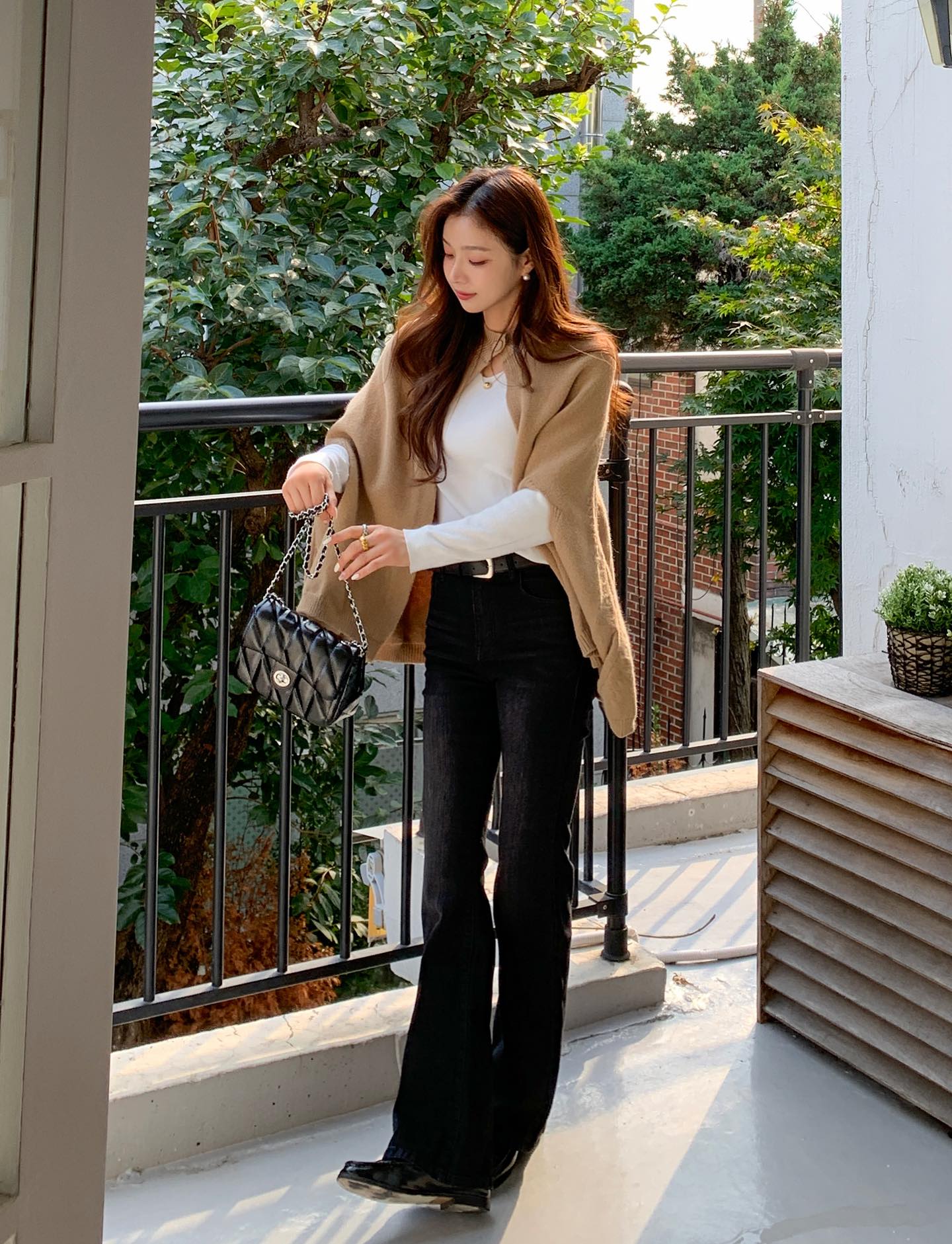 Mùa đông diện đồ màu đen rất hợp nhưng phải mix theo 4 cách này mới chuẩn đẹp, không sợ già- Ảnh 5.