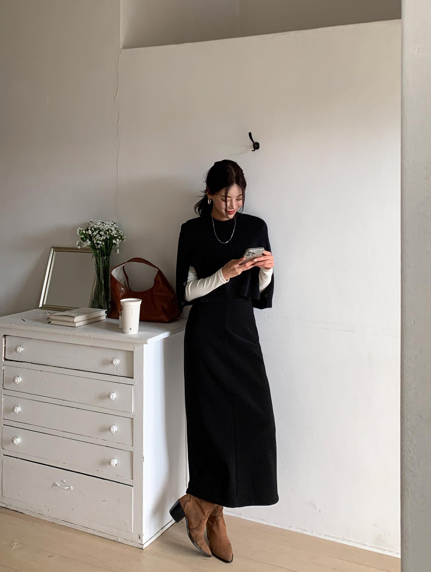 Mùa đông diện đồ màu đen rất hợp nhưng phải mix theo 4 cách này mới chuẩn đẹp, không sợ già- Ảnh 6.