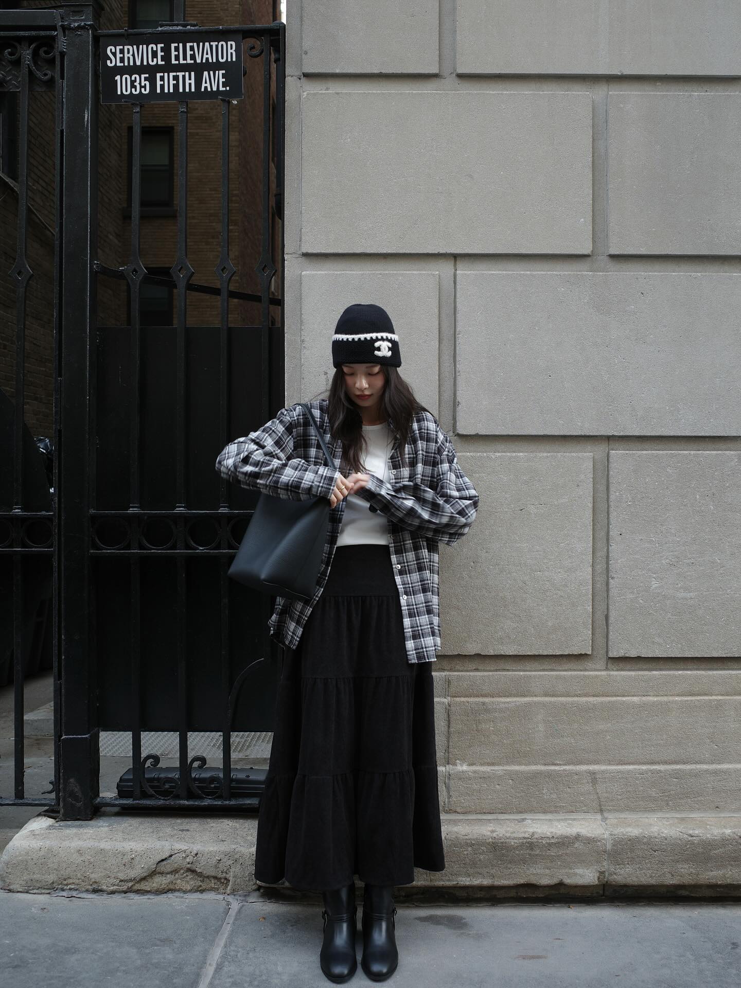 Mùa đông diện đồ màu đen rất hợp nhưng phải mix theo 4 cách này mới chuẩn đẹp, không sợ già- Ảnh 8.