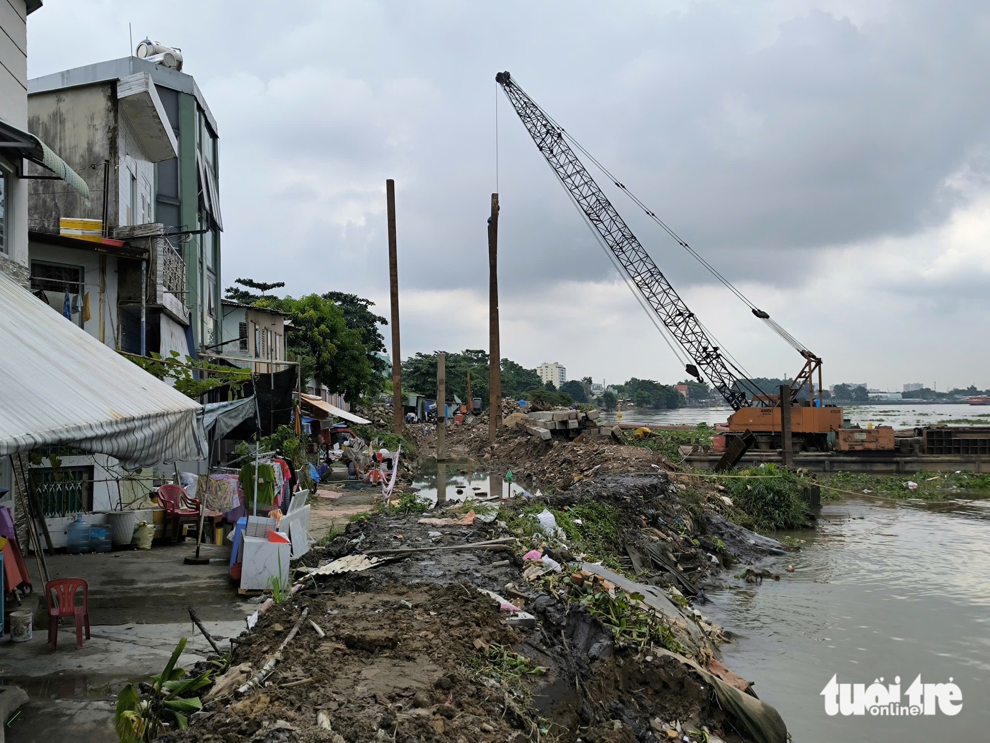Triều cường liên tục ‘tấn công’, dự án kè quanh Thanh Đa sao mãi chưa xong? - Ảnh 2.