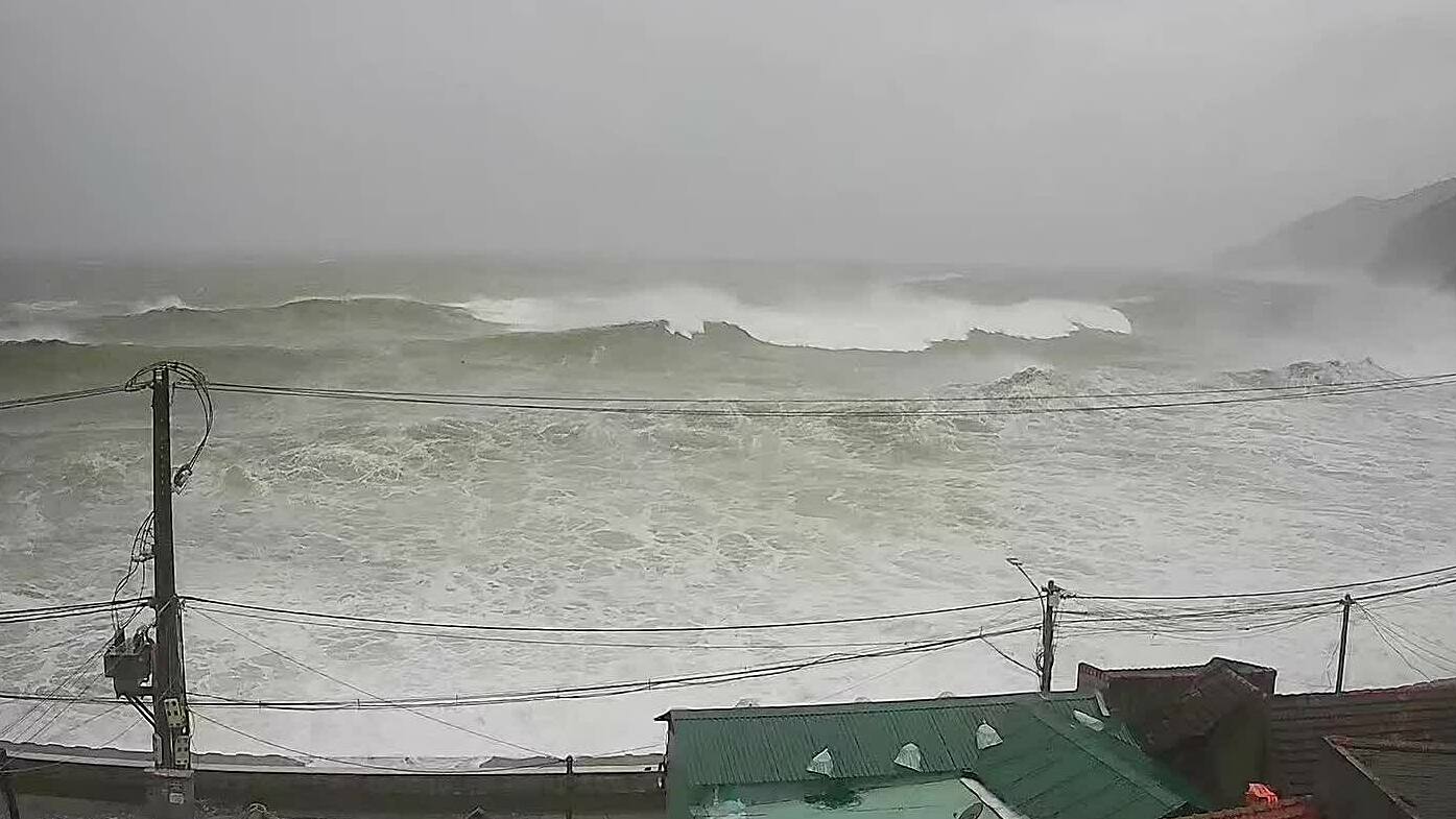 Bão Kalmaegi gây mưa gió lớn ở Quảng Ngãi - Gia Lai