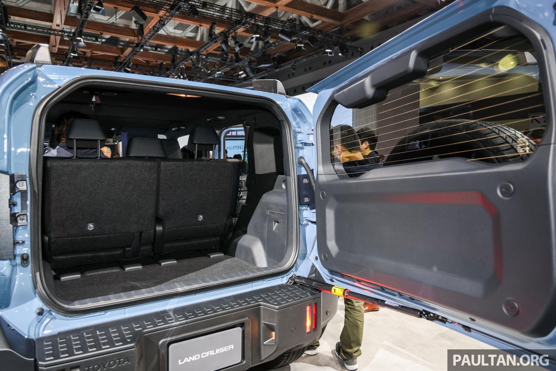 Cận cảnh Toyota Land Cruiser FJ: Off-road “thần sầu”, sẽ bán ở Việt Nam - 11