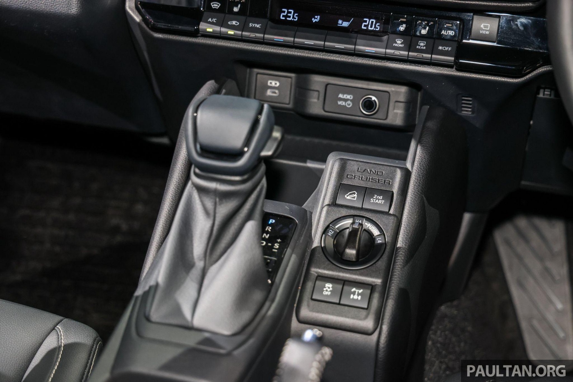 Cận cảnh Toyota Land Cruiser FJ: Off-road “thần sầu”, sẽ bán ở Việt Nam - 13