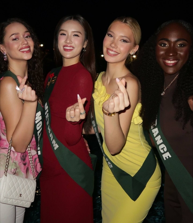 Nhan sắc của tân Hoa hậu Trái đất 11 Mỹ nhân Cộng hòa Czech nổi bật bên các thí sinh.