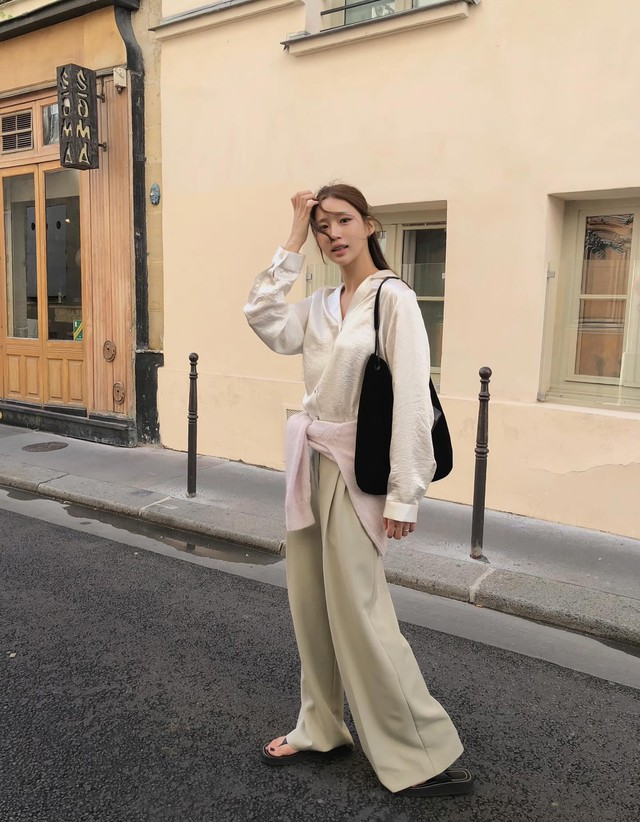 10 cách mặc quần màu be - item đang hot hơn cả quần trắng, ai thích style tối giản càng nên ghim- Ảnh 3.