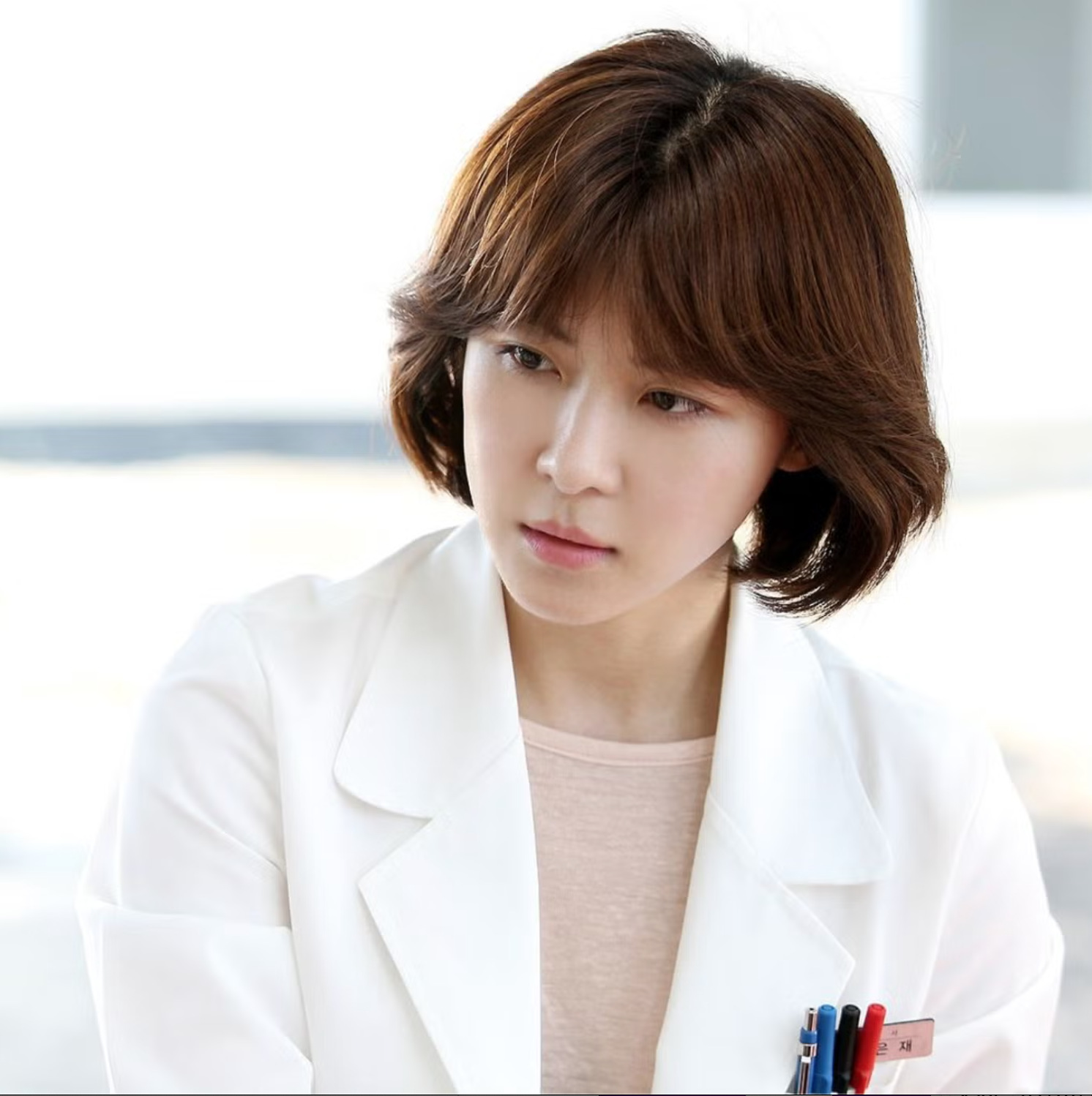 10 nữ bác sĩ đẹp nhất Hàn Quốc: Song Hye Kyo xếp sau Park Shin Hye, hạng 1 thách ai tìm được điểm chê đấy!- Ảnh 11.