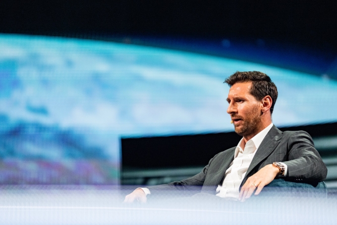 Lionel Messi phát biểu tại Diễn đàn. Ảnh: Facebook / Leo Messi
