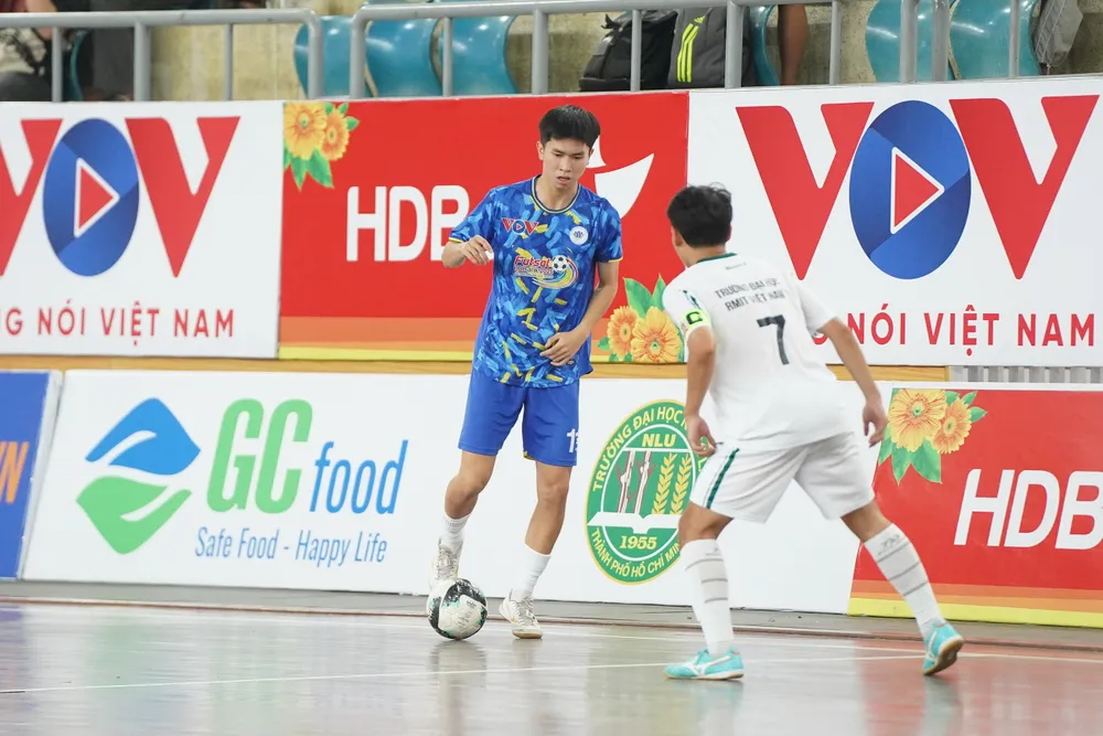 ruc-ro-sac-mau-va-kich-tinh-giai-futsal-sinh-vien-khu-vuc-tp-hcm (2).jpg