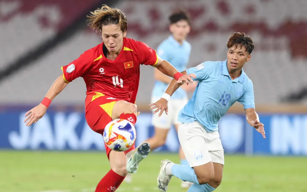 Lê Viktor và đồng đội sẽ rất nỗ lực để soán ngôi vương của Indonesia. Ảnh: CCT. hlv-kim-sang-sik-va-dong-luc-san-vang-sea-games-33 (4).jpg