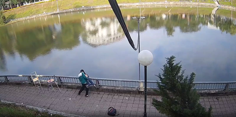 Không bị khởi tố hình sự, nam sinh lớp 8 tấn công rồi đẩy bạn xuống hồ có thể bị xử lý thế nào?- Ảnh 2.