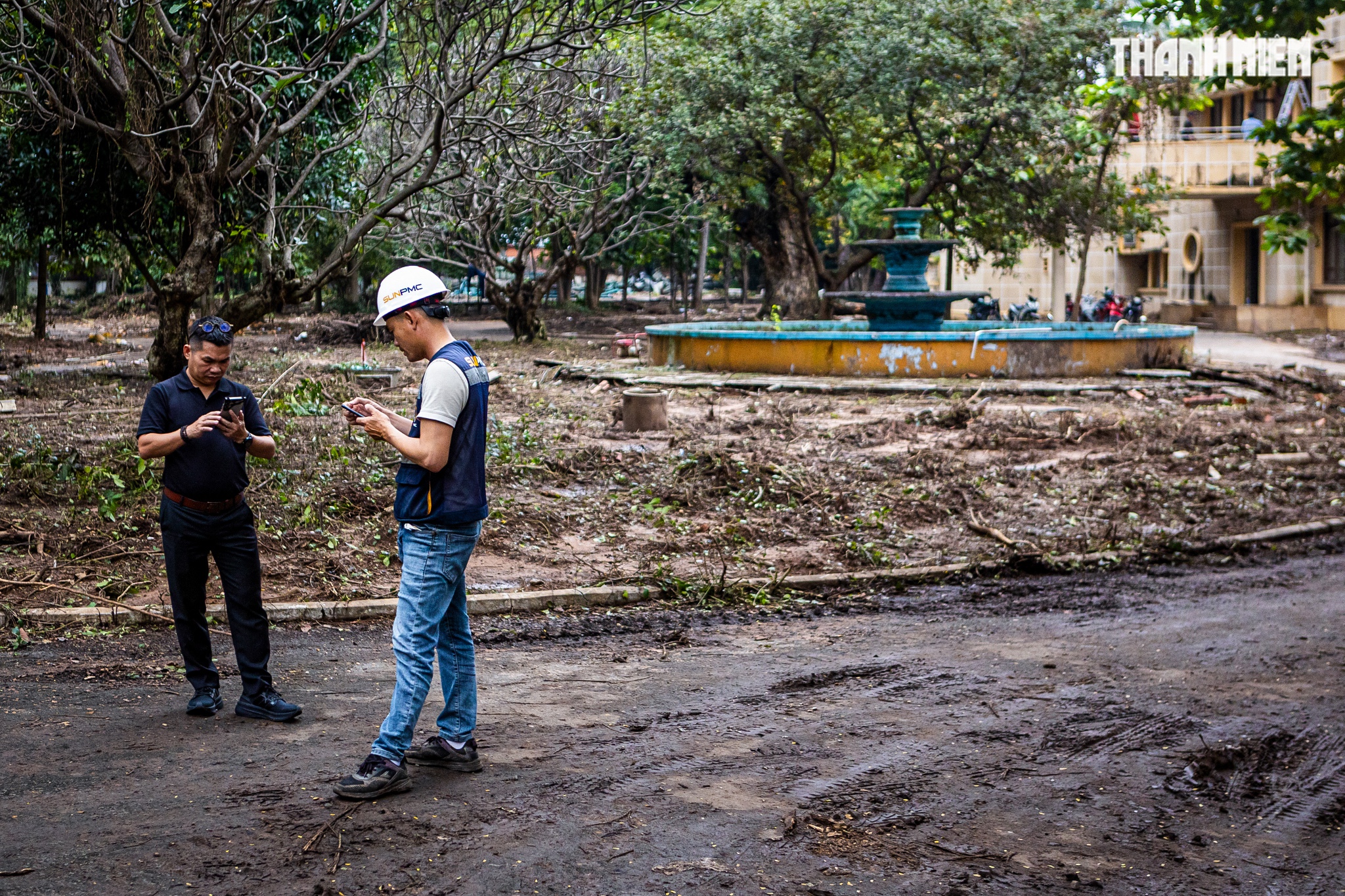 TP.HCM tất bật dọn 'đất vàng' để xây công viên và đài tưởng niệm nạn nhân Covid-19- Ảnh 8.