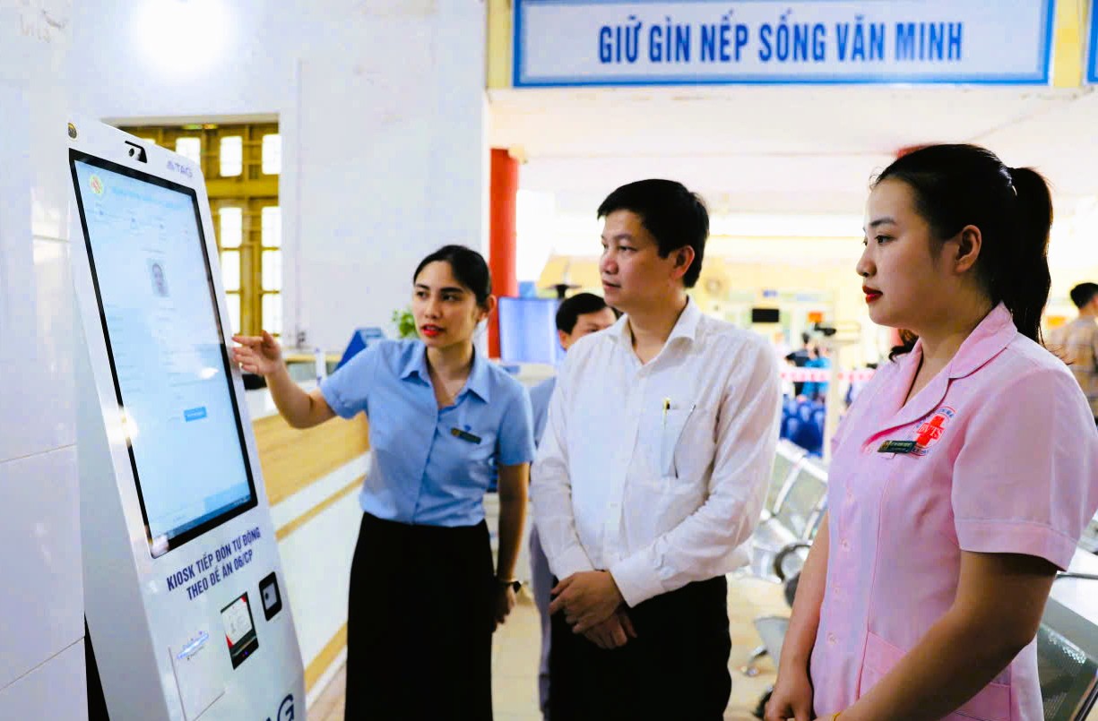 Góp ý Văn kiện Đại hội XIV: Đáp ứng kỳ vọng ngày càng cao của nhân dân về chất lượng dịch vụ y tế - Ảnh 2.