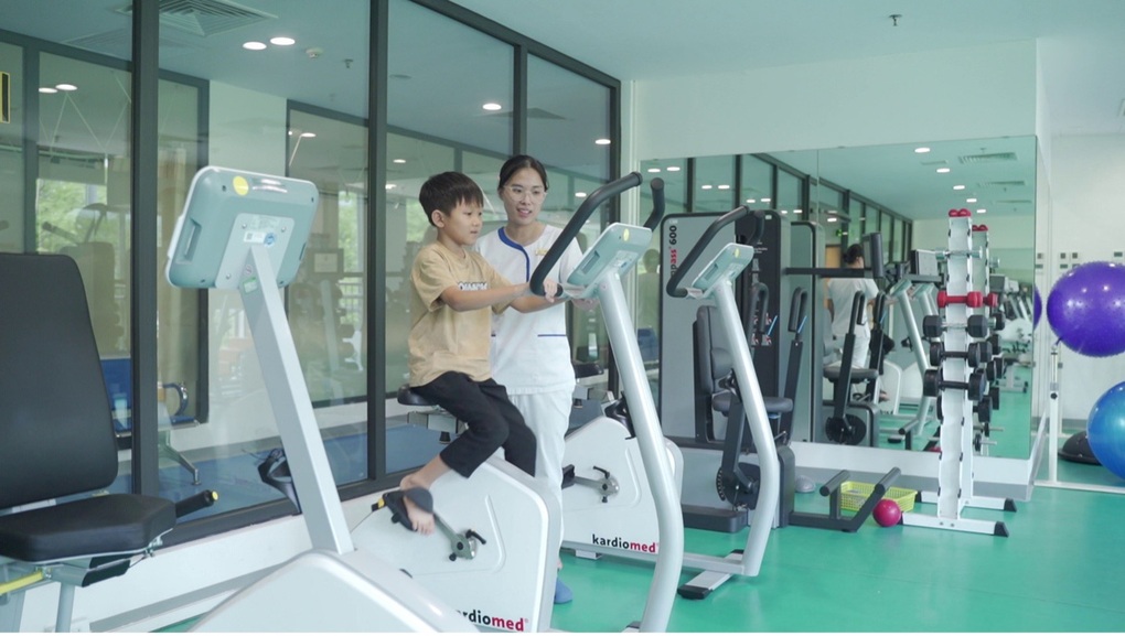 Cuộc sống mới của chàng sinh viên tí hon từng bị nhầm là trẻ tiểu học - 2