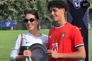 Con trai của Ronaldo lại có danh hiệu quốc tế