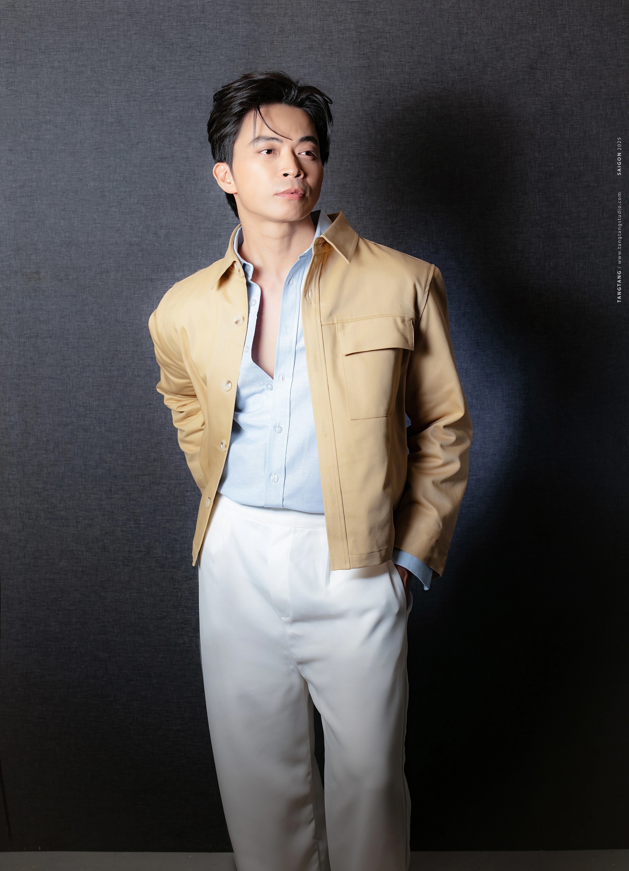 Chân dung nam ca sĩ dám bán vé đắt ngang Mỹ Tâm, Hà Anh Tuấn- Ảnh 2.