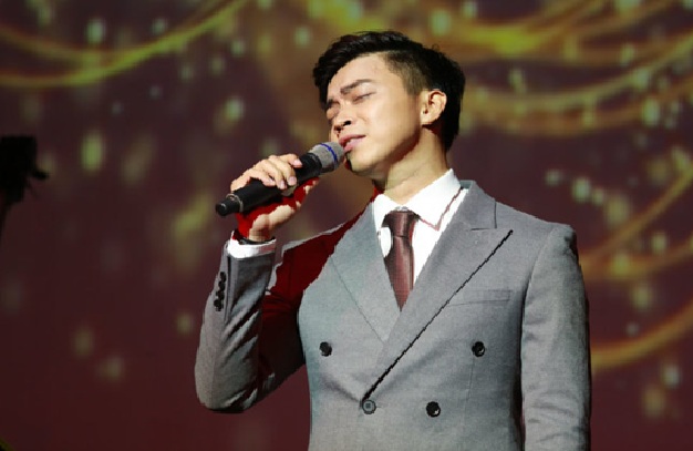 Chân dung nam ca sĩ dám bán vé đắt ngang Mỹ Tâm, Hà Anh Tuấn- Ảnh 3.